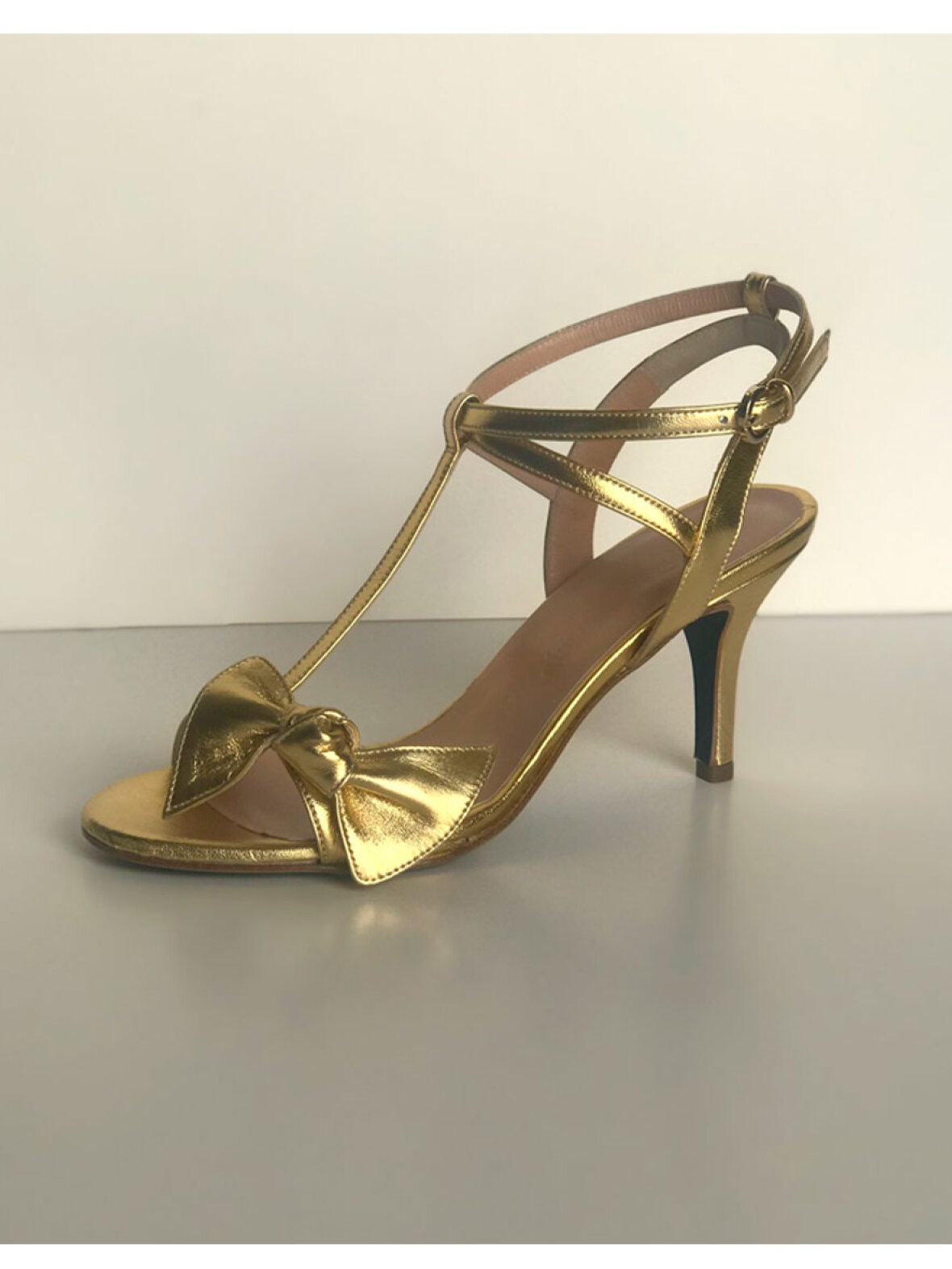 forsøg hval afkom A'POKE - Marie Monin Vera Gold Sandal - Shop guld sandal på hæl